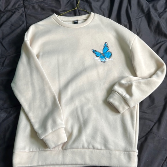 crew neck, i haven't wore it since i got it. It is beautiful - Picture 1 of 5